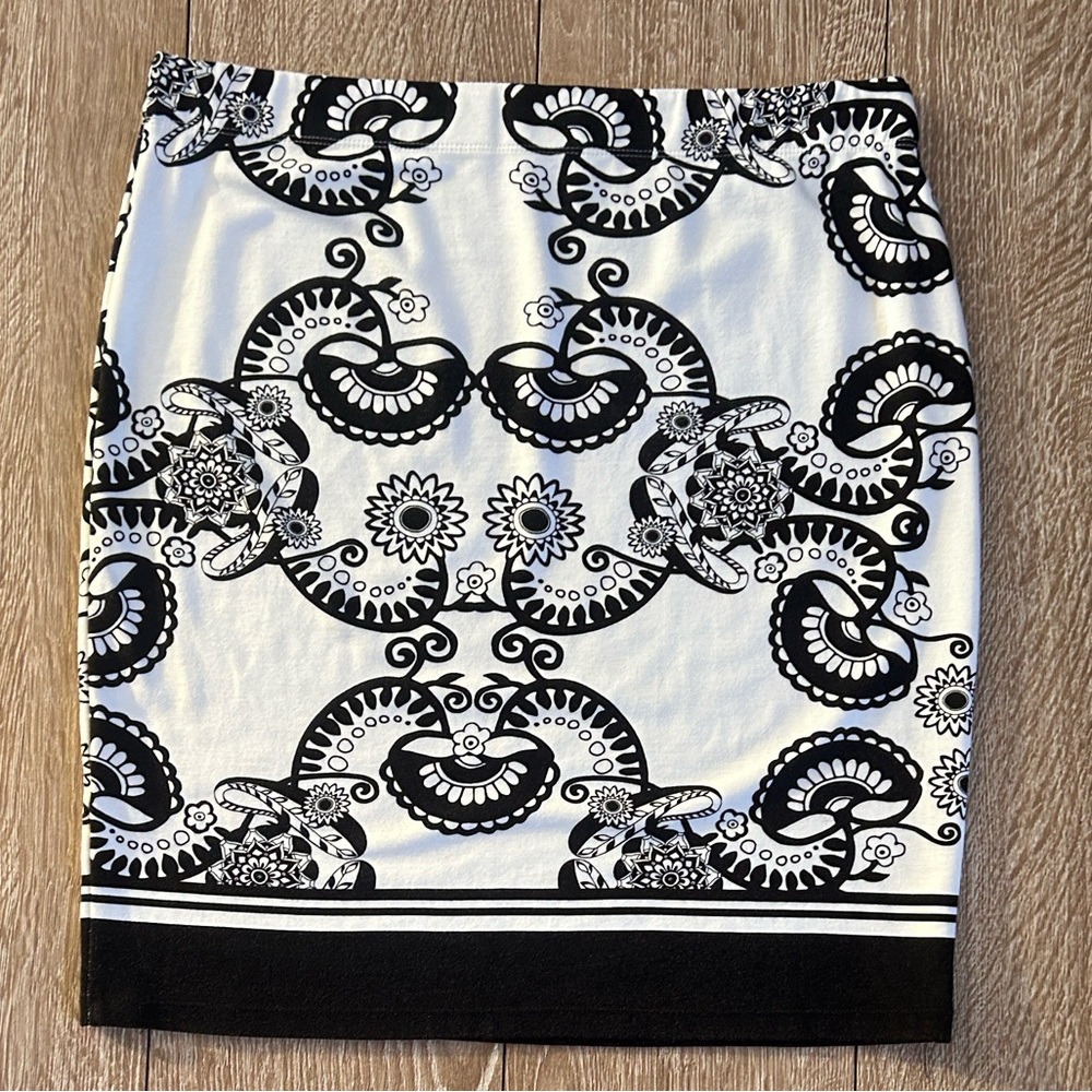 Max Studio Black and White Floral Mini Skirt